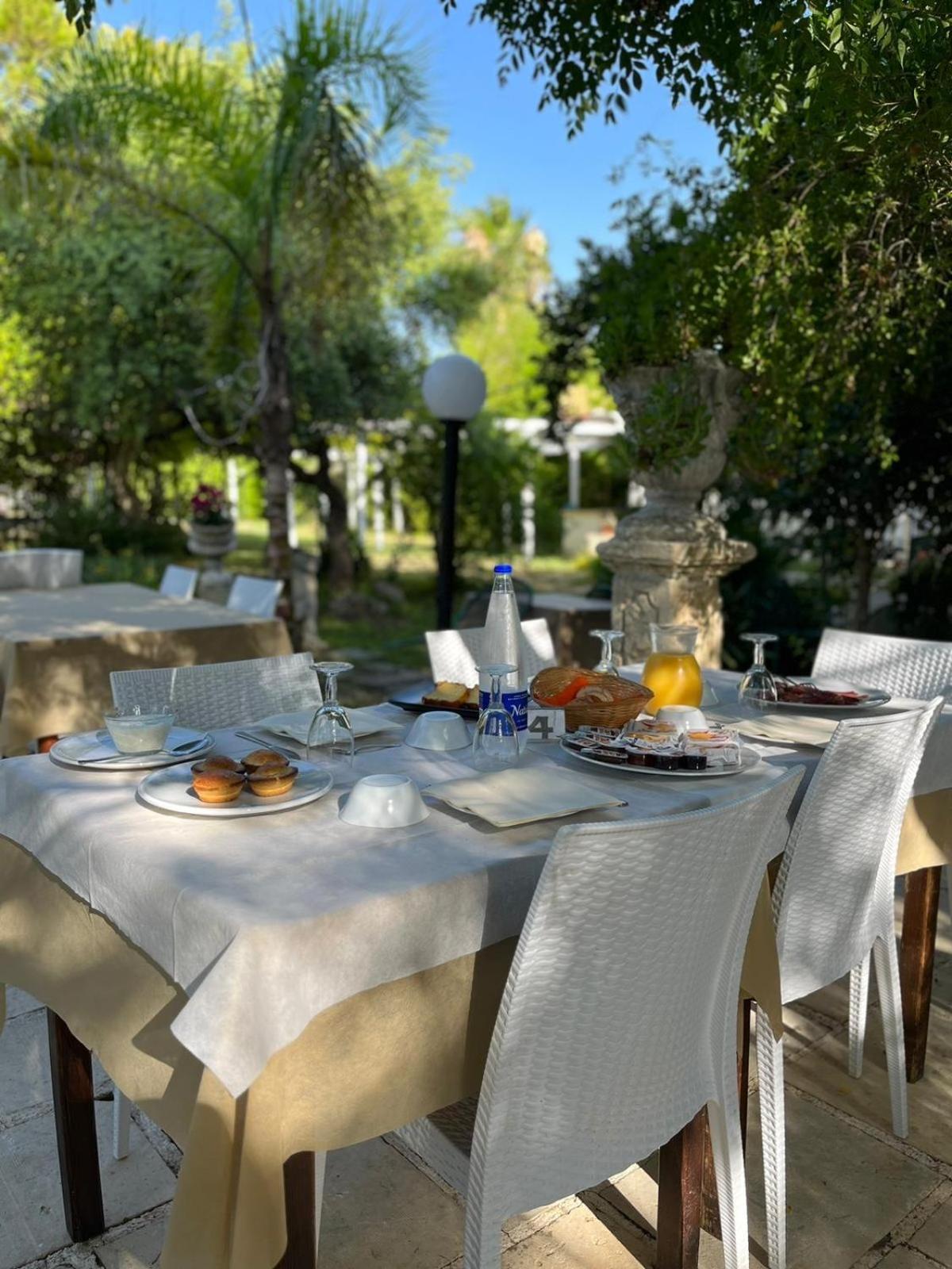 Aradeo Agriturismo Tenuta La Monaca מראה חיצוני תמונה