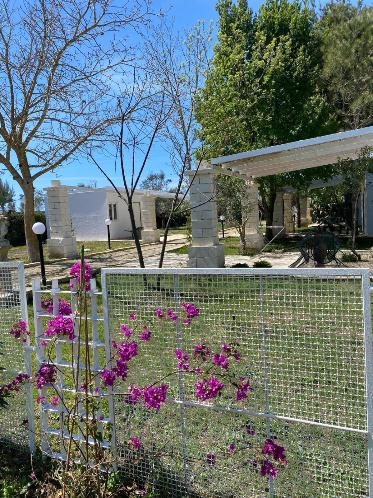 Aradeo Agriturismo Tenuta La Monaca מראה חיצוני תמונה