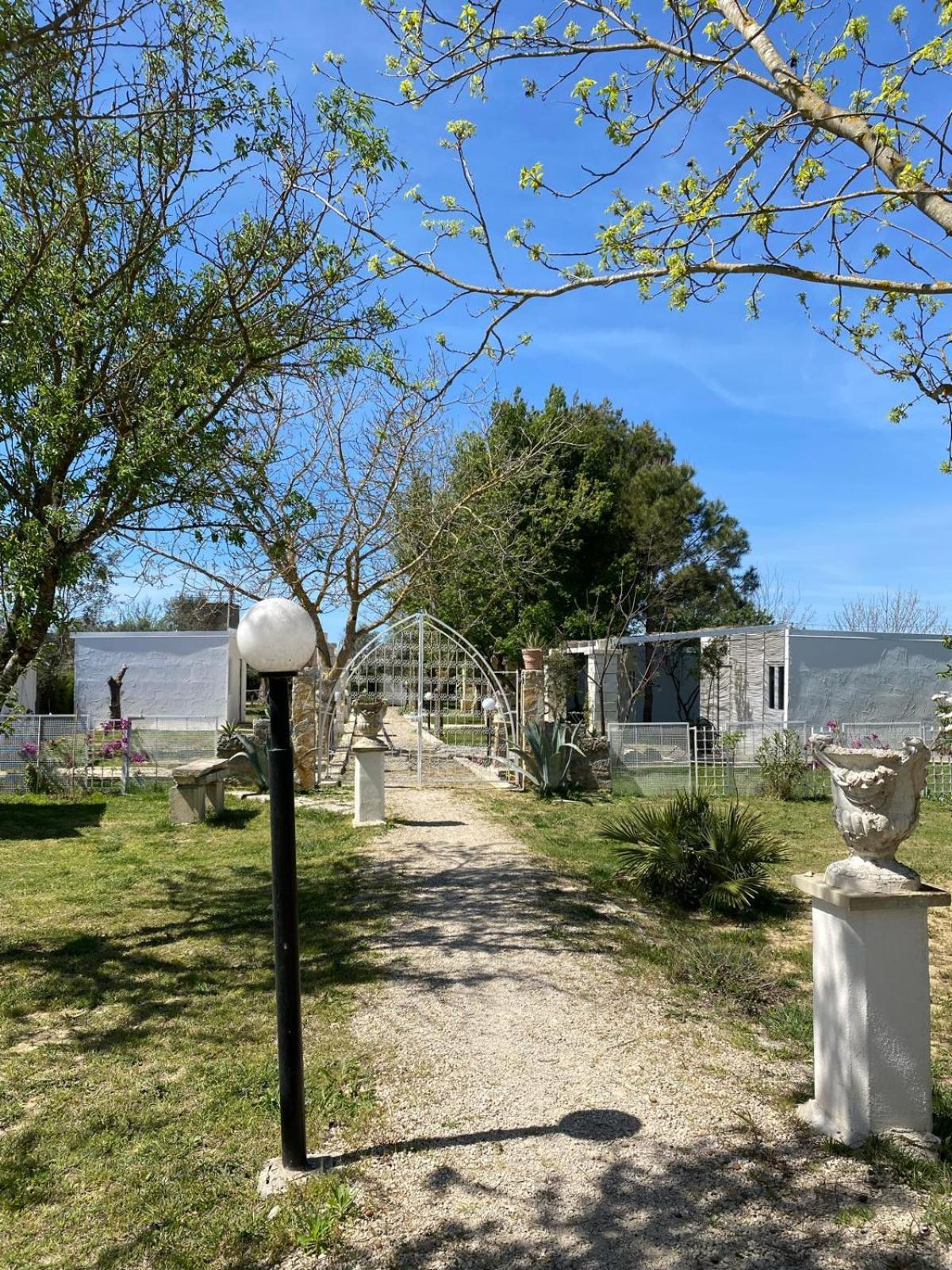 Aradeo Agriturismo Tenuta La Monaca מראה חיצוני תמונה